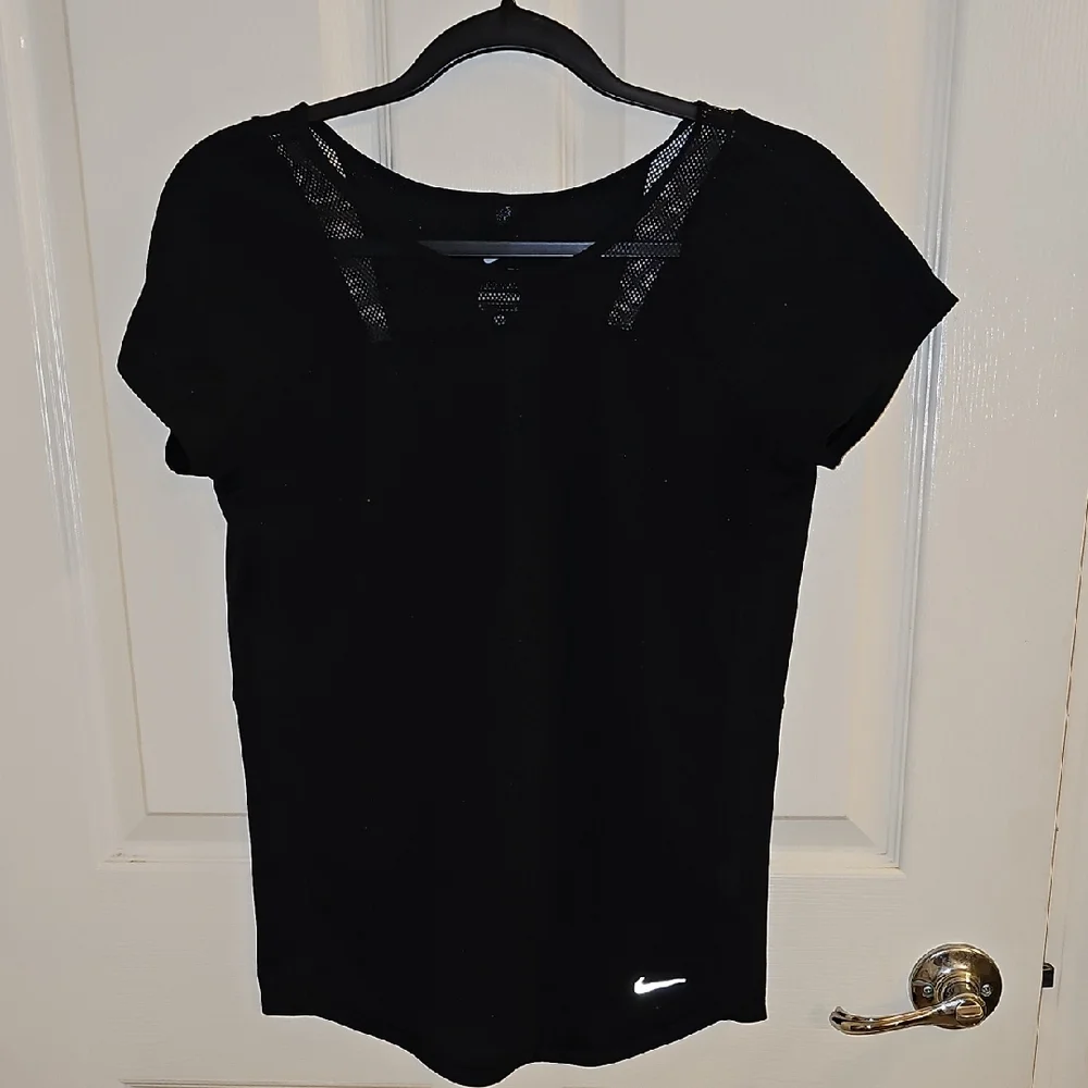 Nike Black Short-Sleeve Women's Athletic Tee with Mesh Details
